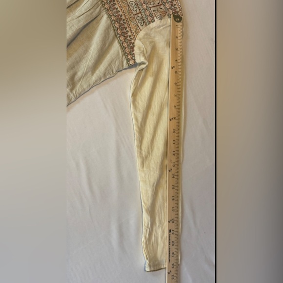 Women’s Small Linen Tunic Handmade In Bangladesh. Natural Color w/ Embroidery - Picture 4 of 8